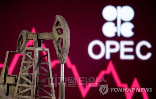 석유수출국기구(OPEC) 로고와 유전 펌프 모형  [로이터=연합뉴스]